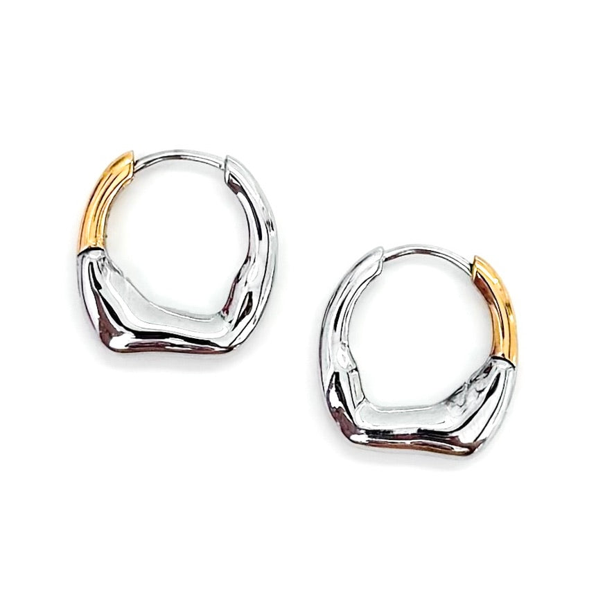 Elvo Irregular Huggie Hoops || Silver