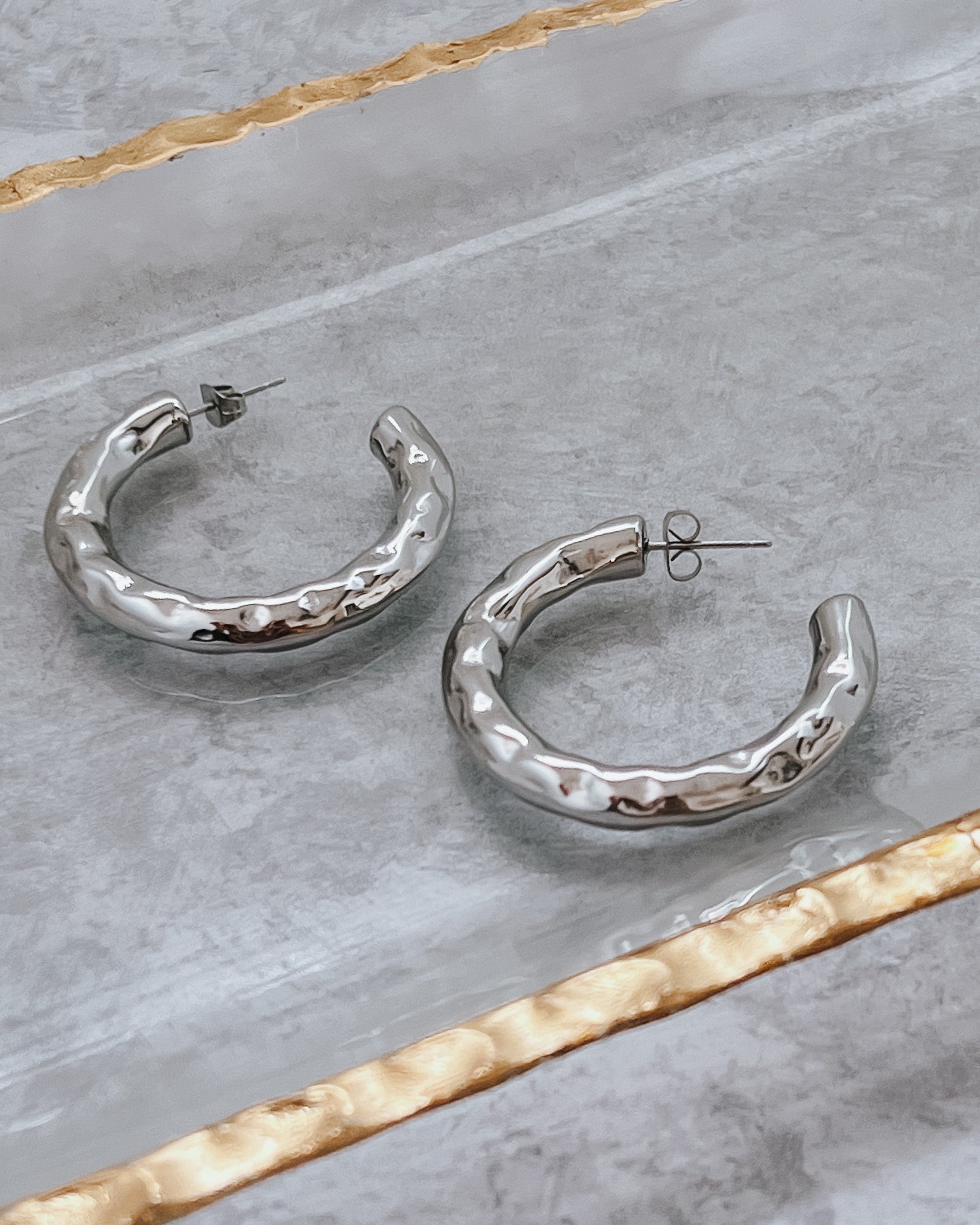Elondo Hammered Hoop Earrings || Choose Color