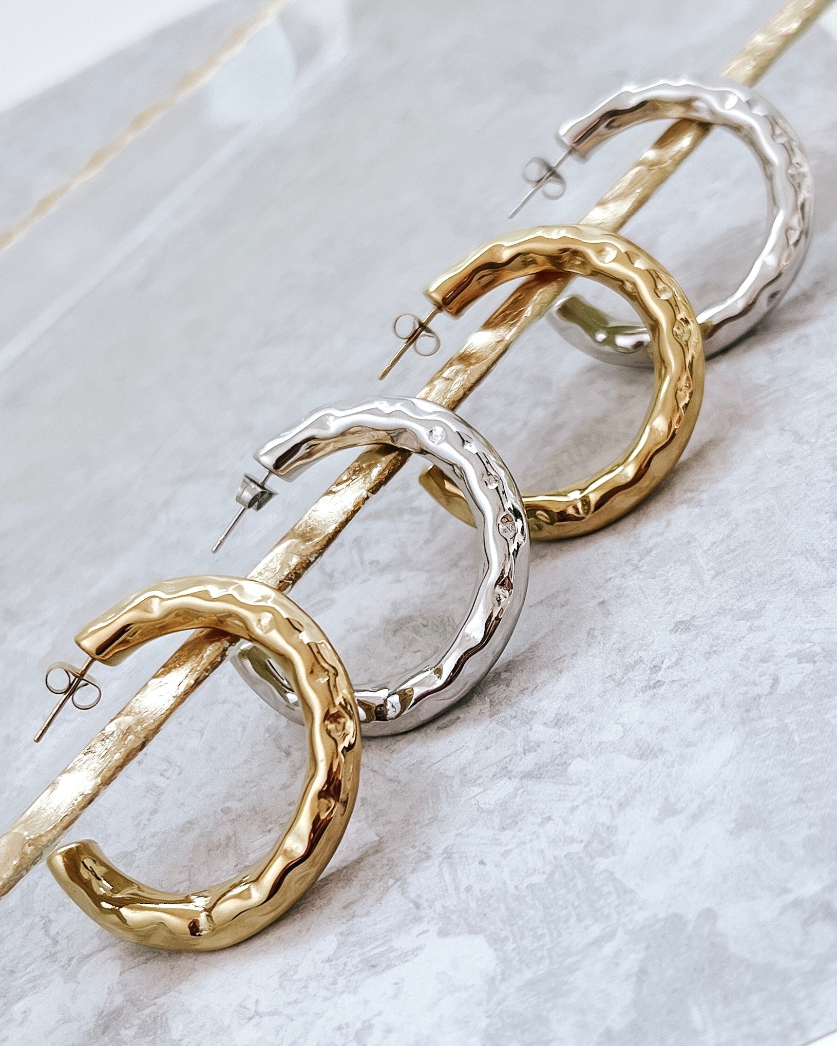 Elondo Hammered Hoop Earrings || Choose Color