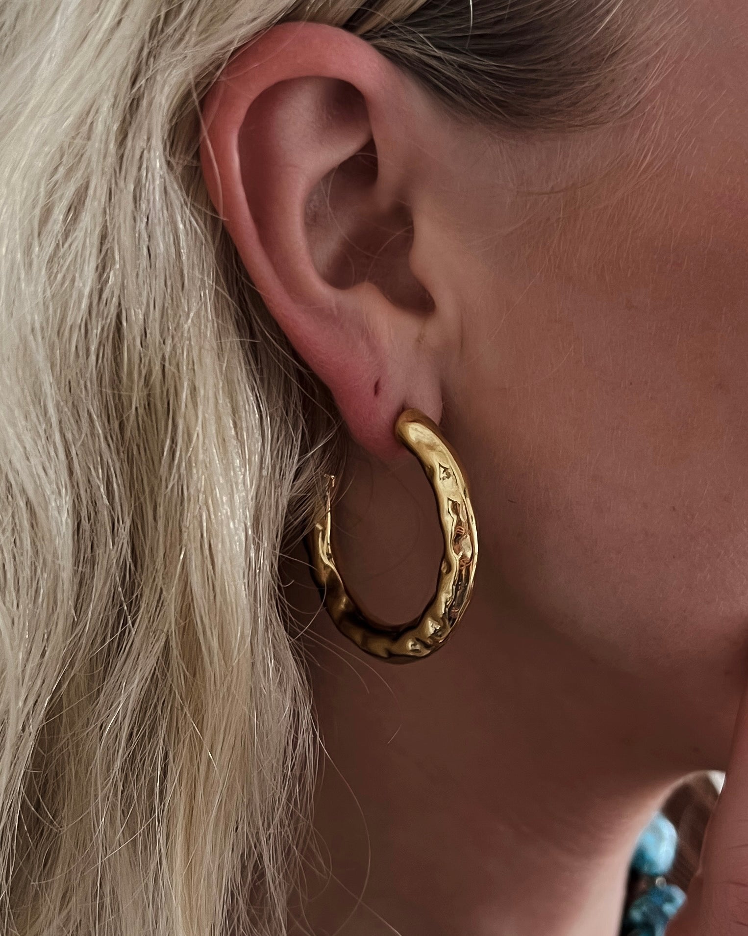 Elondo Hammered Hoop Earrings || Choose Color