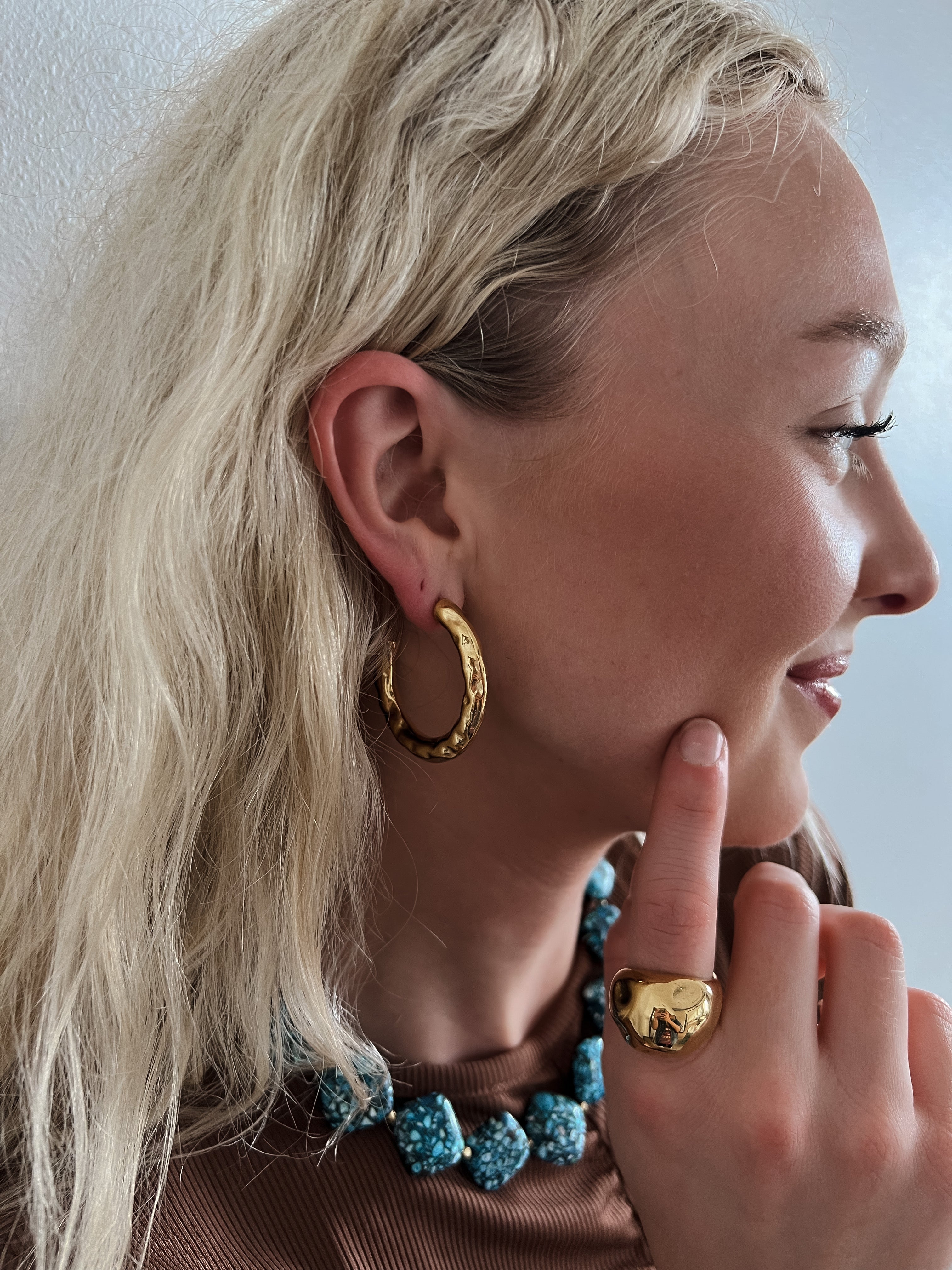 Elondo Hammered Hoop Earrings || Choose Color