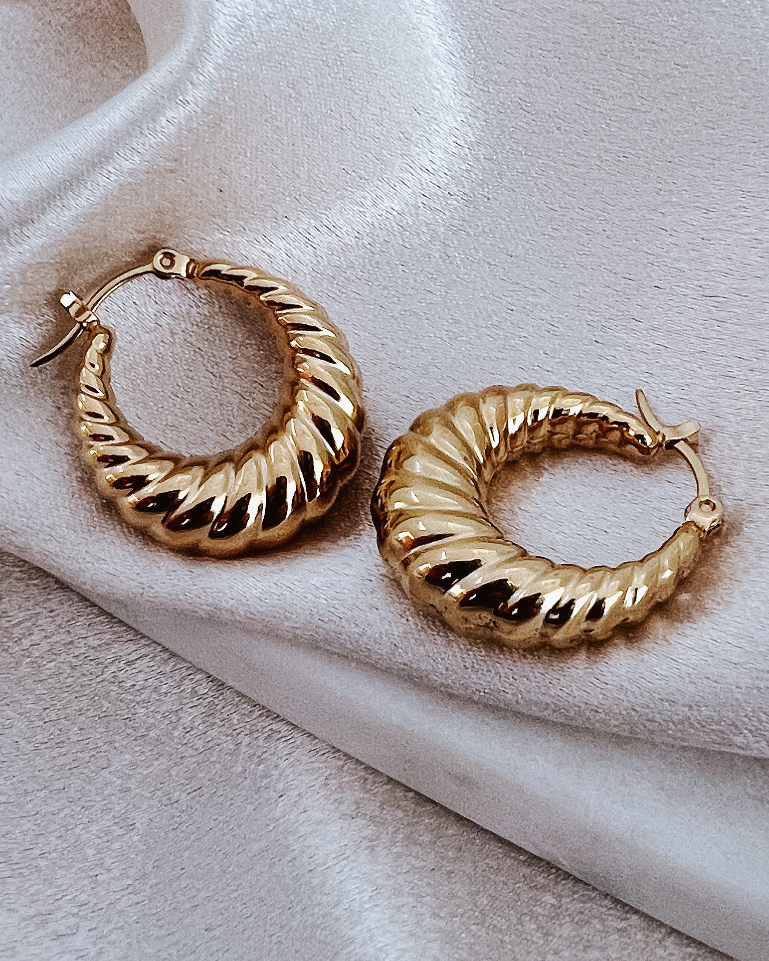 Ezra Croissant Hoops || Choose Color