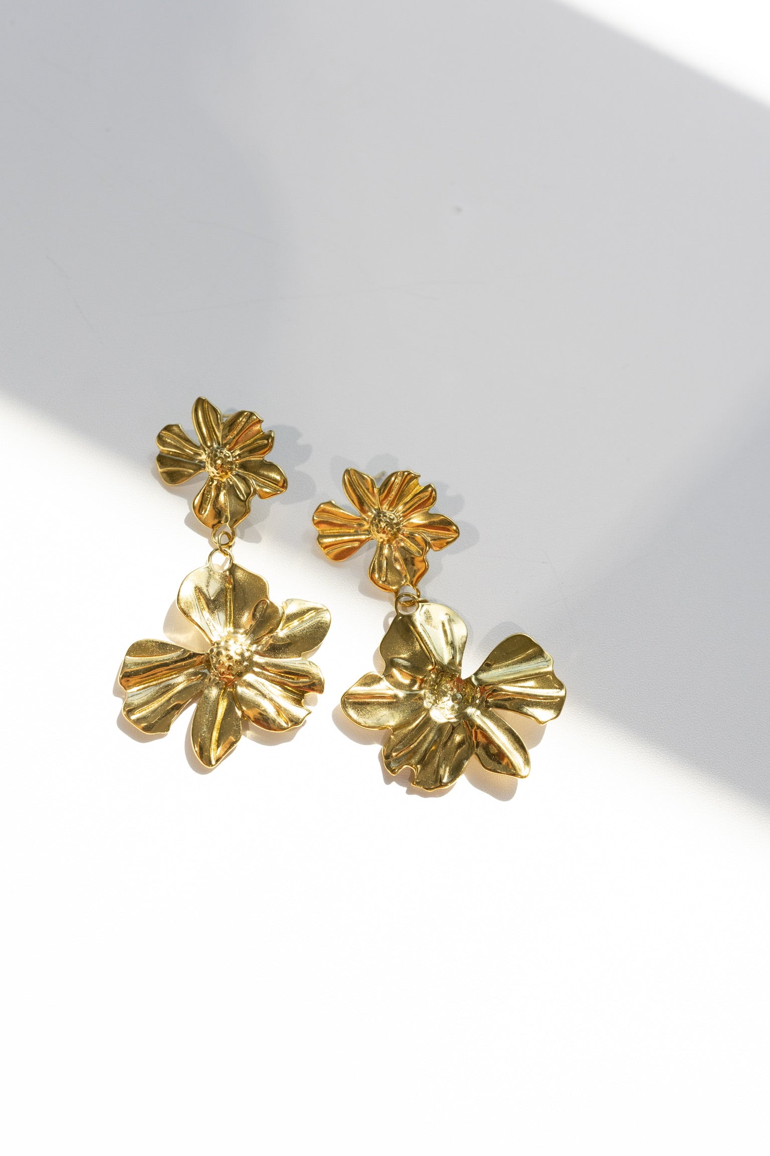 Peggy Vintage Gold Flower Earrings