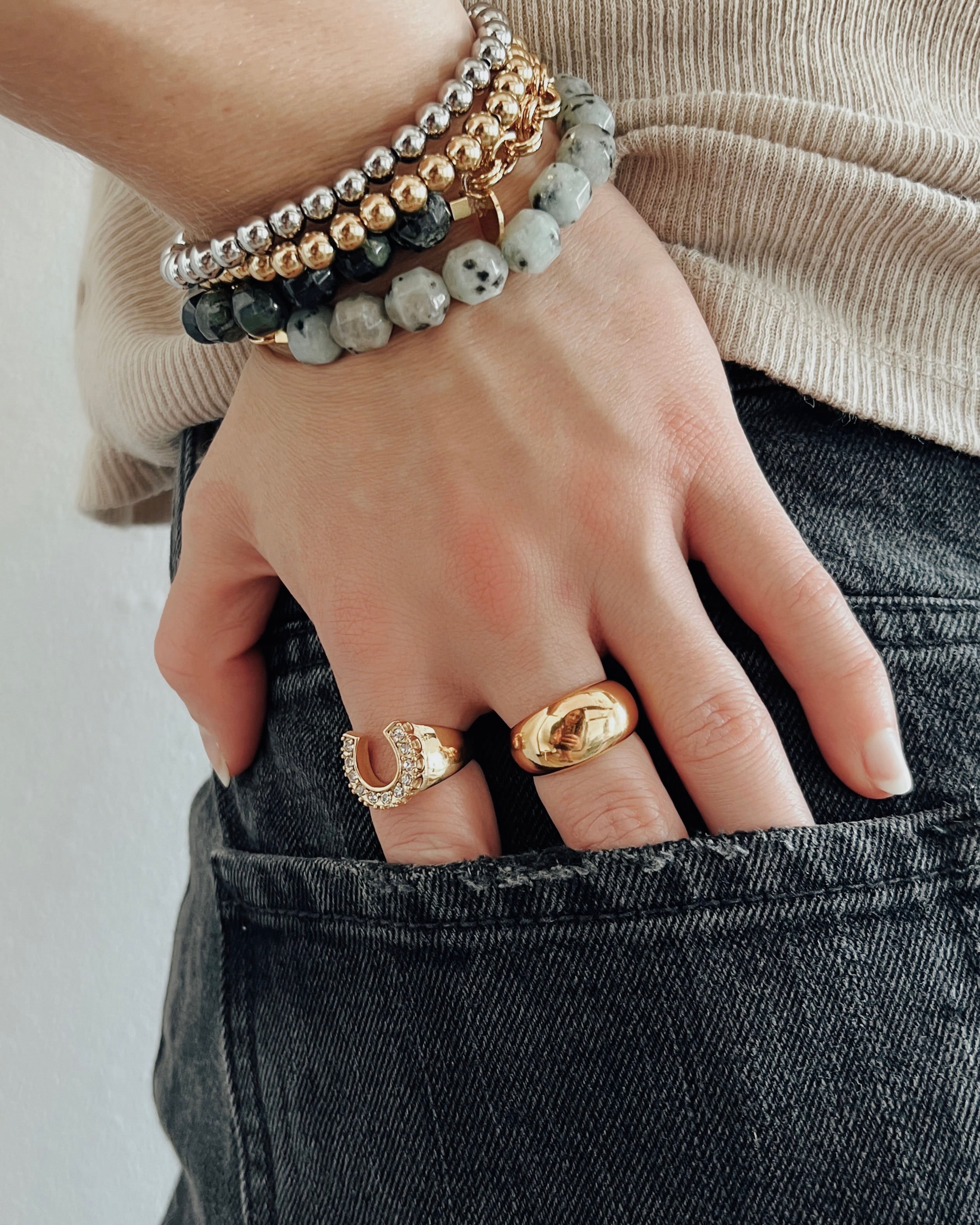 Relvi Horseshoe Ring || Choose Color