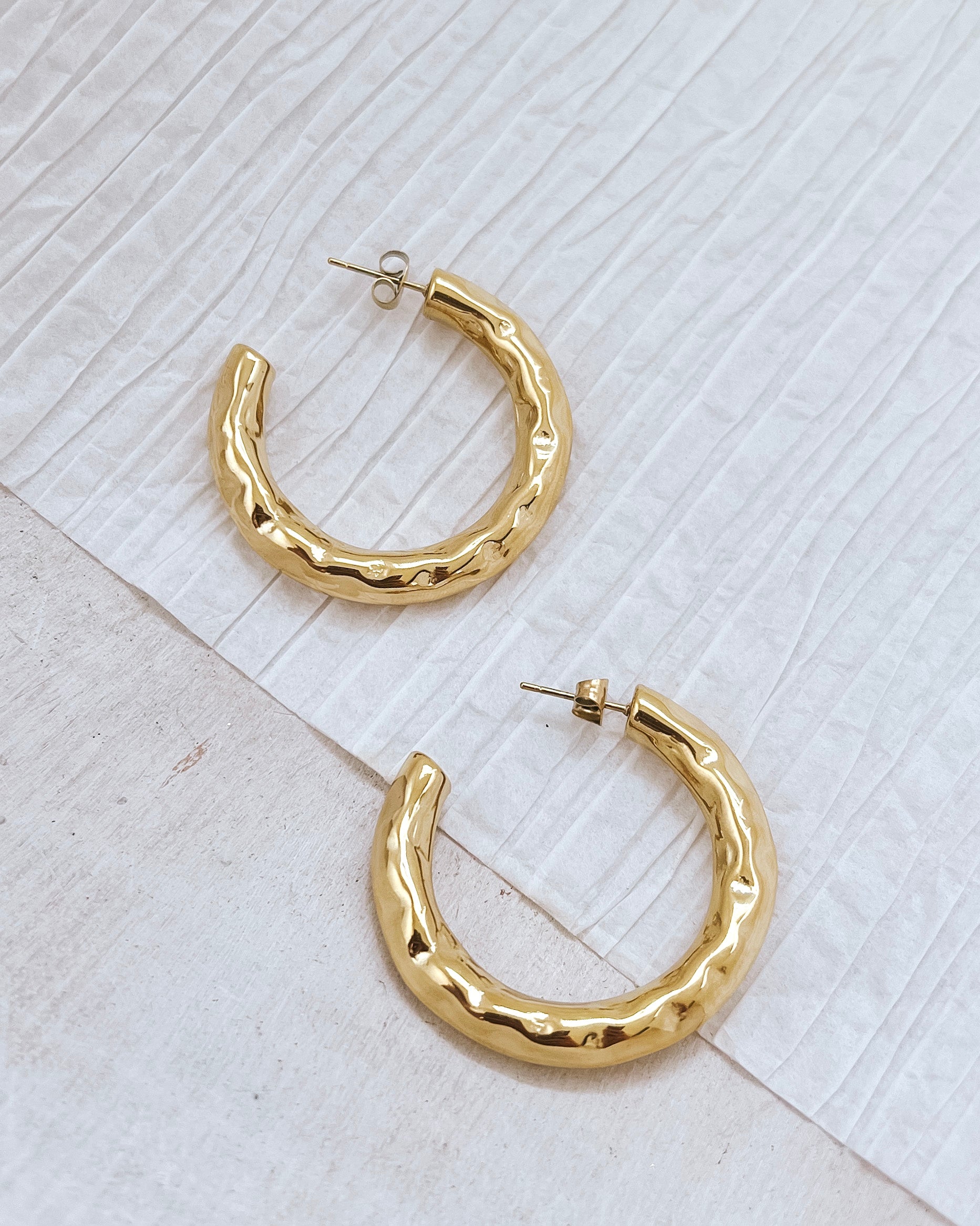 Elondo Hammered Hoop Earrings || Choose Color