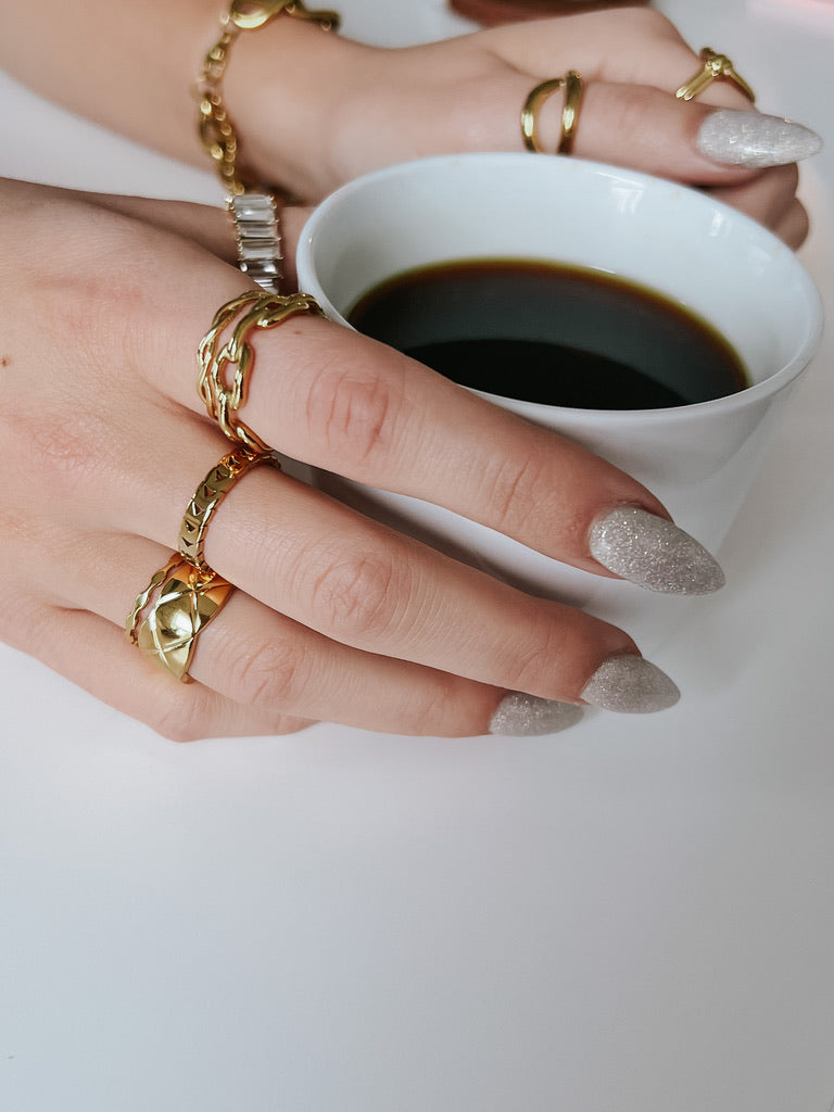 Reeve Thick Band Ring || Choose Color