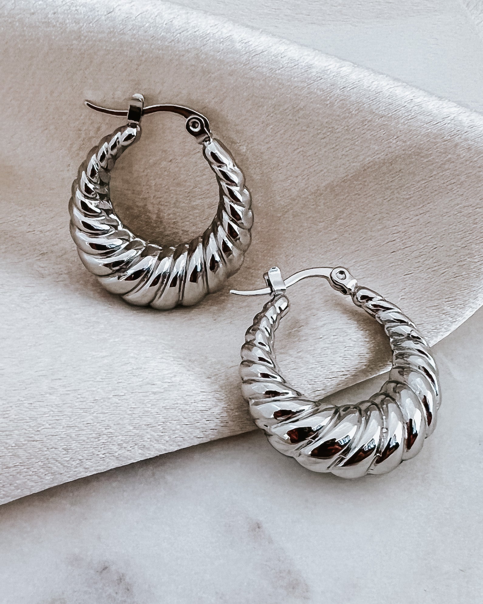 Ezra Croissant Hoops || Choose Color